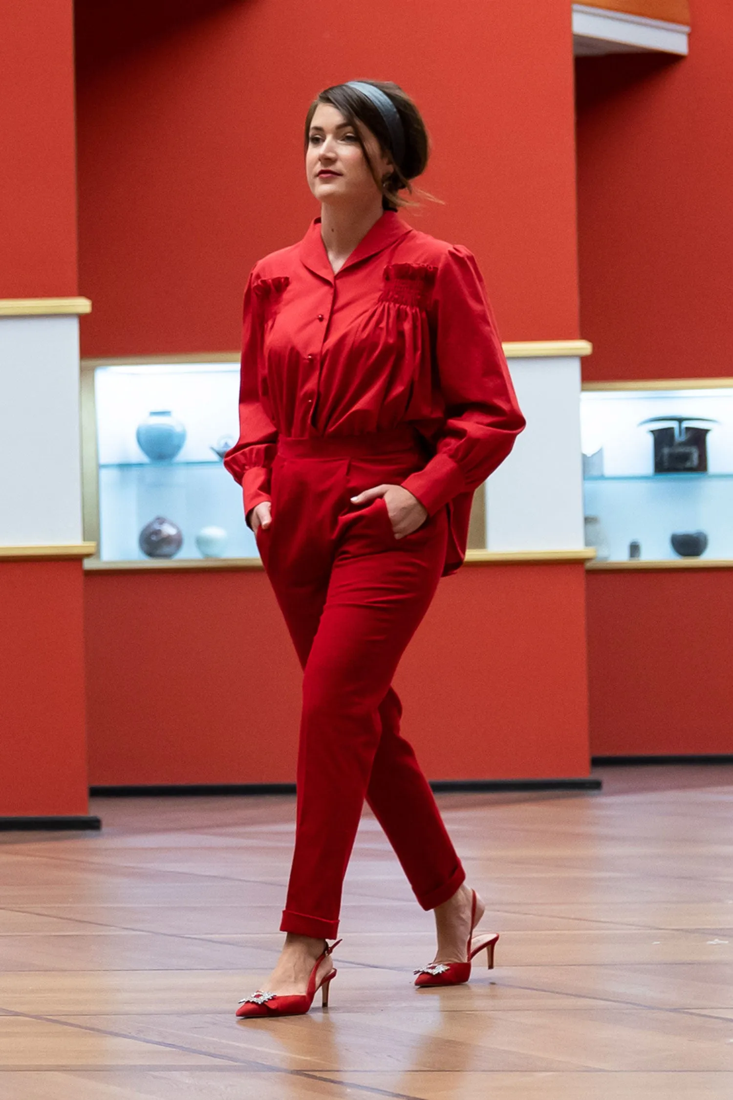 54-2 Trousers with high waistband, side zipper and 3 welted pockets